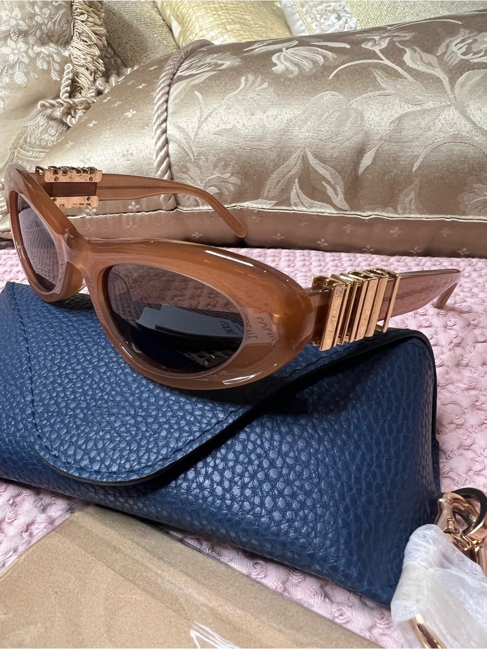 Brand-new Loewe LW40156U sunglasses, never worn original packaging